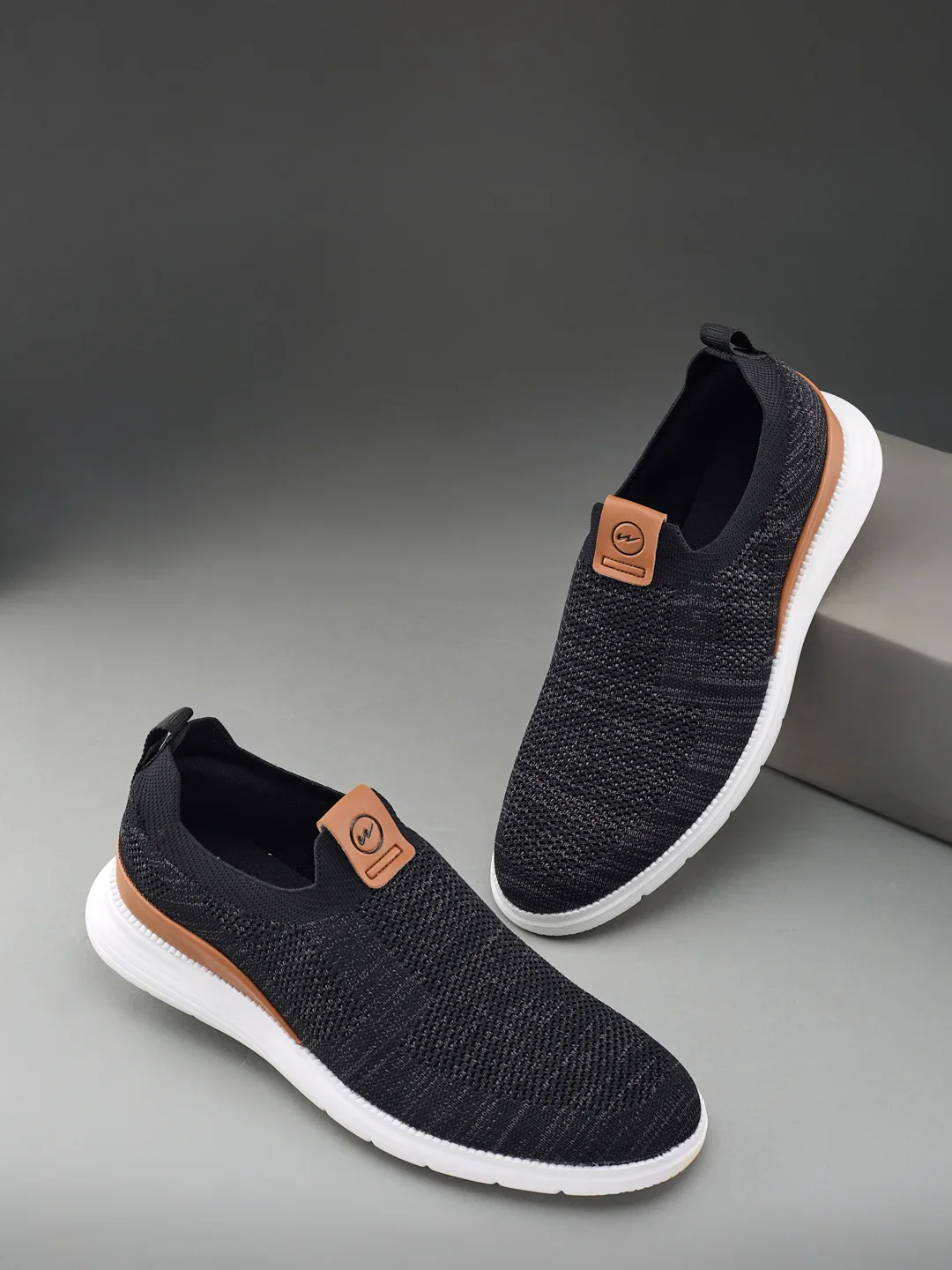 CHALK Black Men's Walking Shoes - Image 6