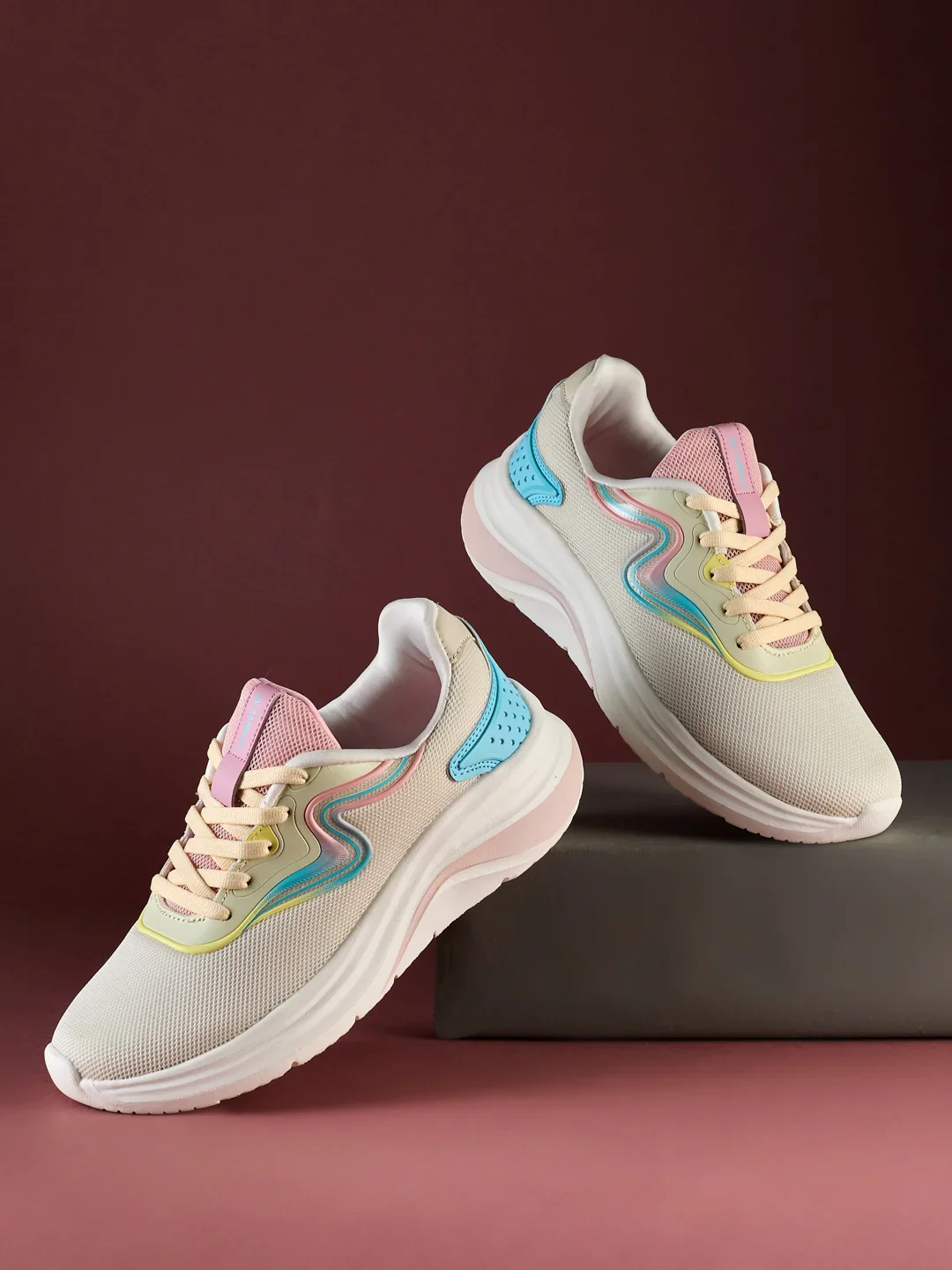 FABRA White Women's Running Shoes