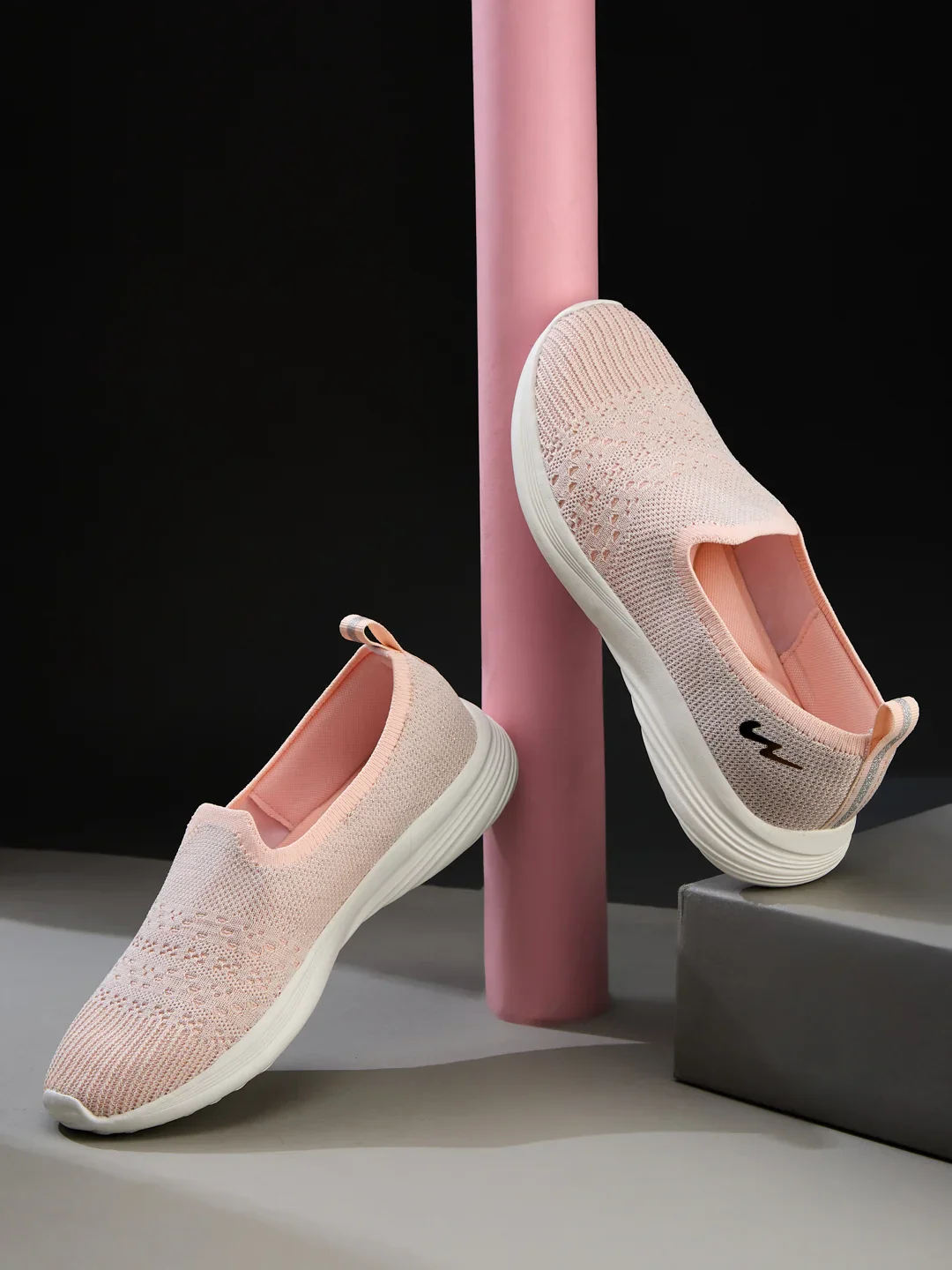 SWING Peach Women's Walking Shoes